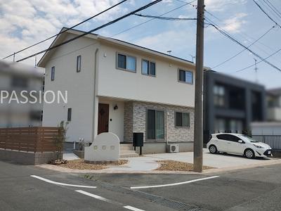 やさしい光がまわる南向きの角地。高低差と変形地を活かした、実用性とデザイン性を両立するナチュラルモダン外構/磐田市I様邸 やさしい光がまわる南向きの角地。高低差と変形地を活かした、実用性とデザイン性を両立するナチュラルモダン外構/磐田市I様邸