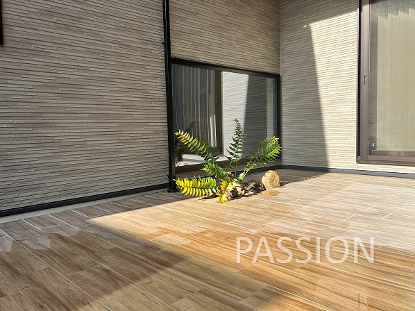 nishimuki_courtyard_window_planting nishimuki_courtyard_window_planting