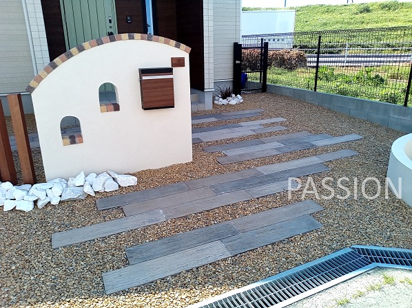 hamamatsu_genkan_approach_sleepers hamamatsu_genkan_approach_sleepers