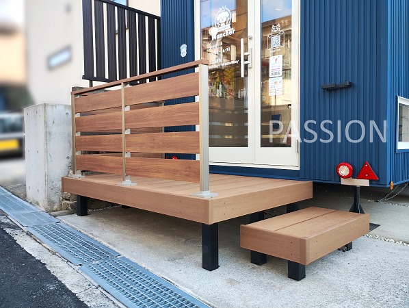 trailerhouse-entrance-deck trailerhouse-entrance-deck