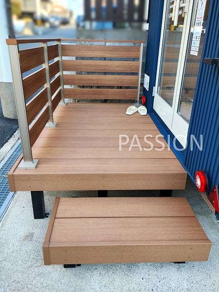 trailerhouse-deck-step trailerhouse-deck-step